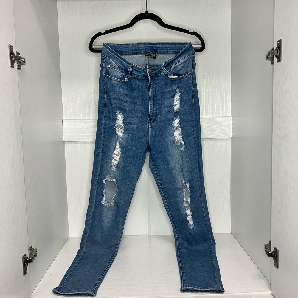 High waisted ripped jeans